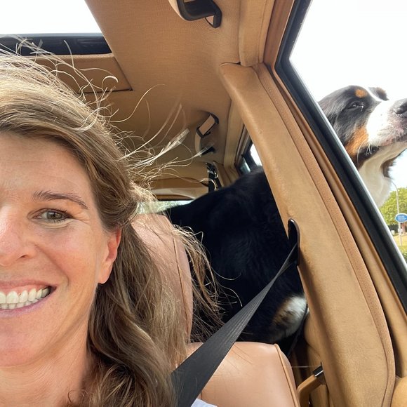 Meet your Posher, Amy - Picture 2 of 2